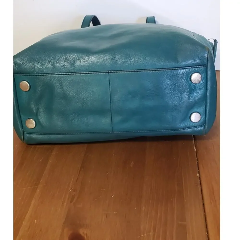 Fossil sleek leather